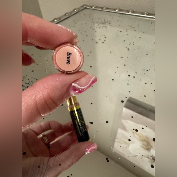 NEW Senegence Lipsense Bravo - Picture 4 of 5